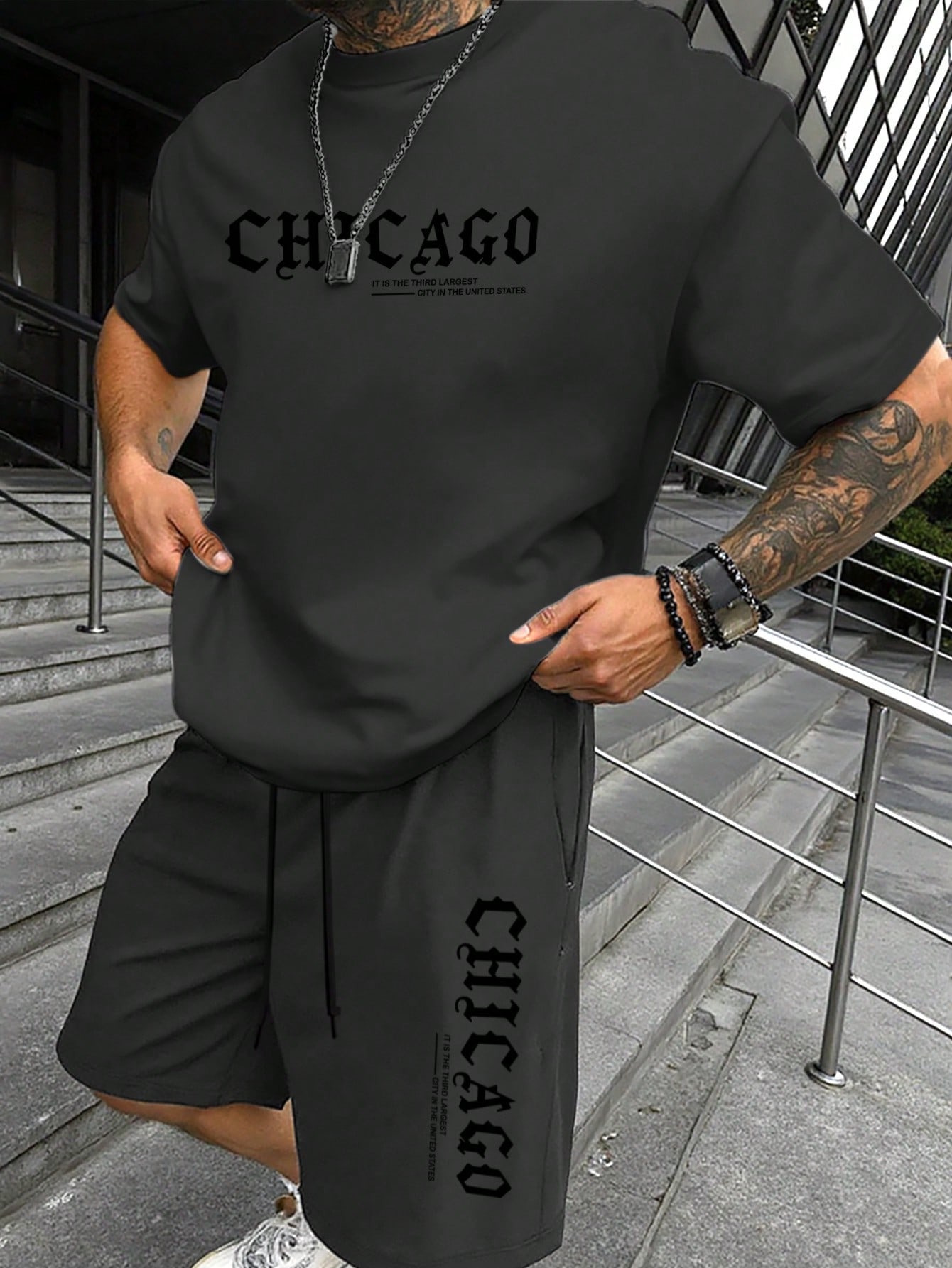 Manfinity Roughcore Men's Streetwear Chicago Letter Print Short Sleeve T-Shirt And Shorts Set