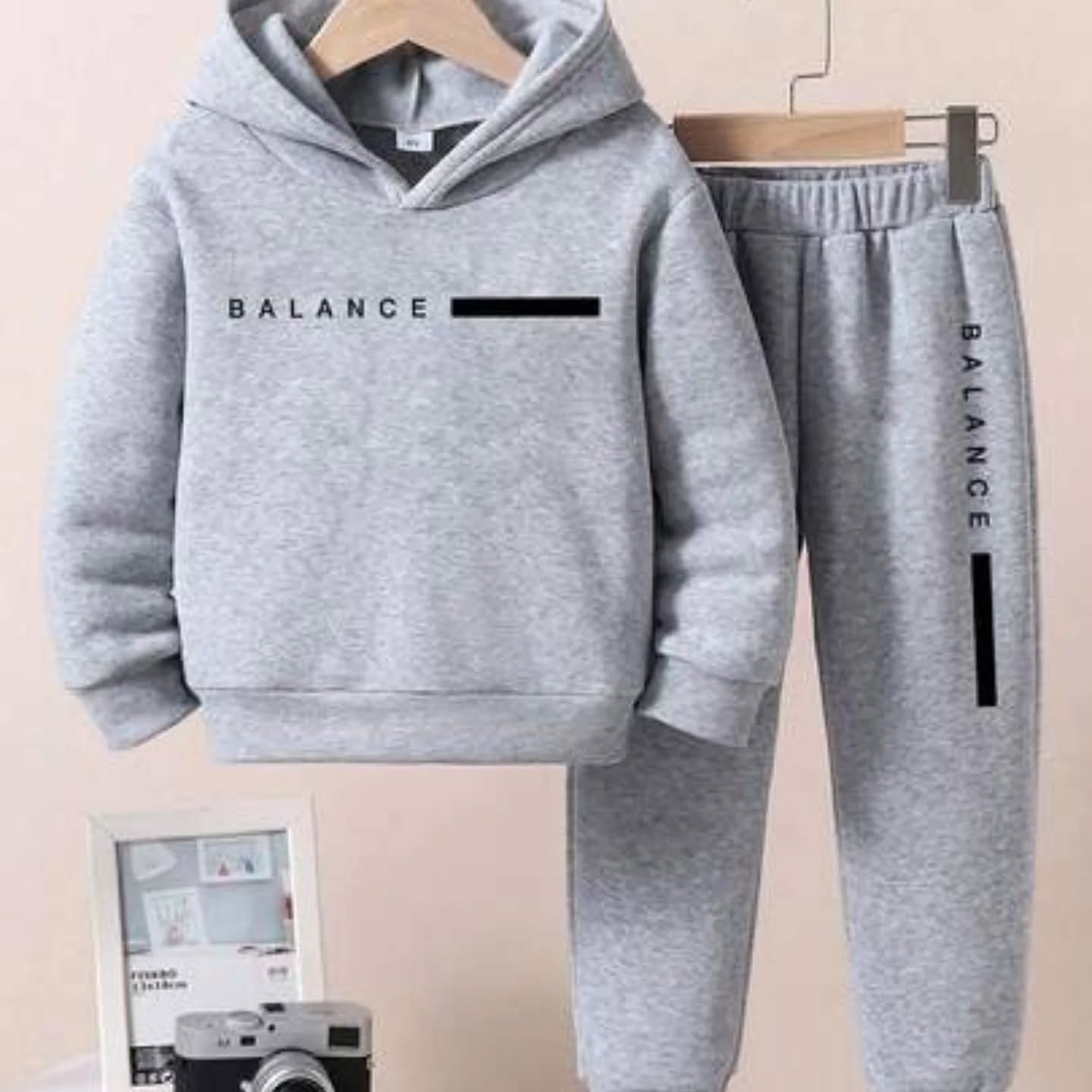 Young Boy Letter Print Warm Hoodie And Sweatpants Casual Outfit